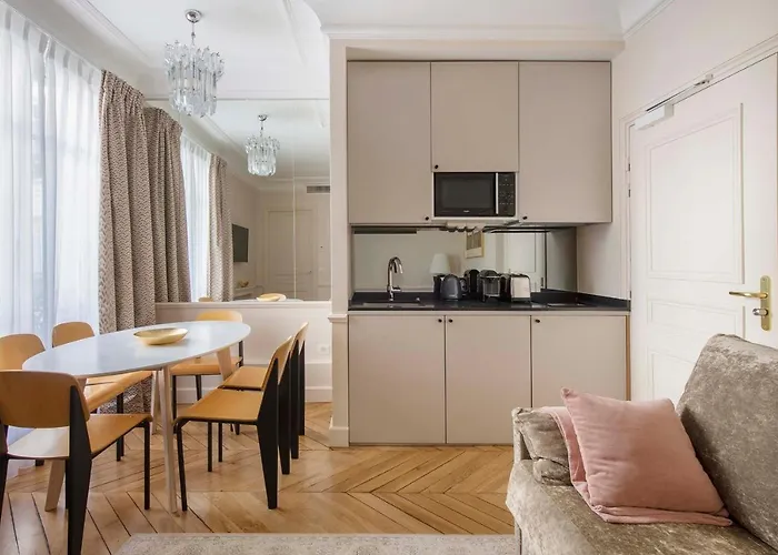 Le Beau Marais - Luxury Apartments, Air Cond, Lift